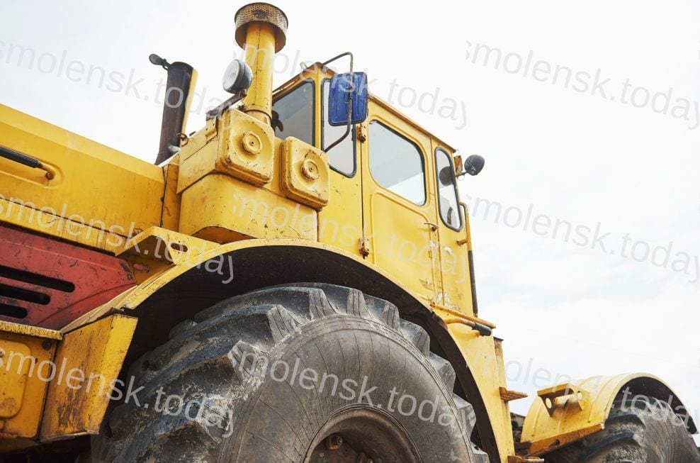 Трагедия в Смоленске: Слесарь выпал из ковша трактора