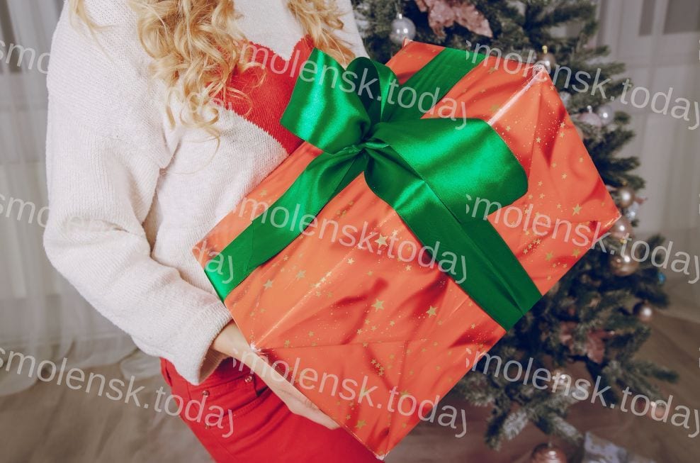 Смоляне планируют расходы на подарки ко Дню защитника Отечества